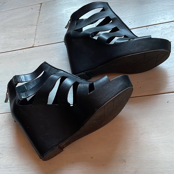 BGBGeneration Women’s Black Strappy Platform Wedges 4 Inch Heel Back Zip Size 8 - Picture 6 of 12